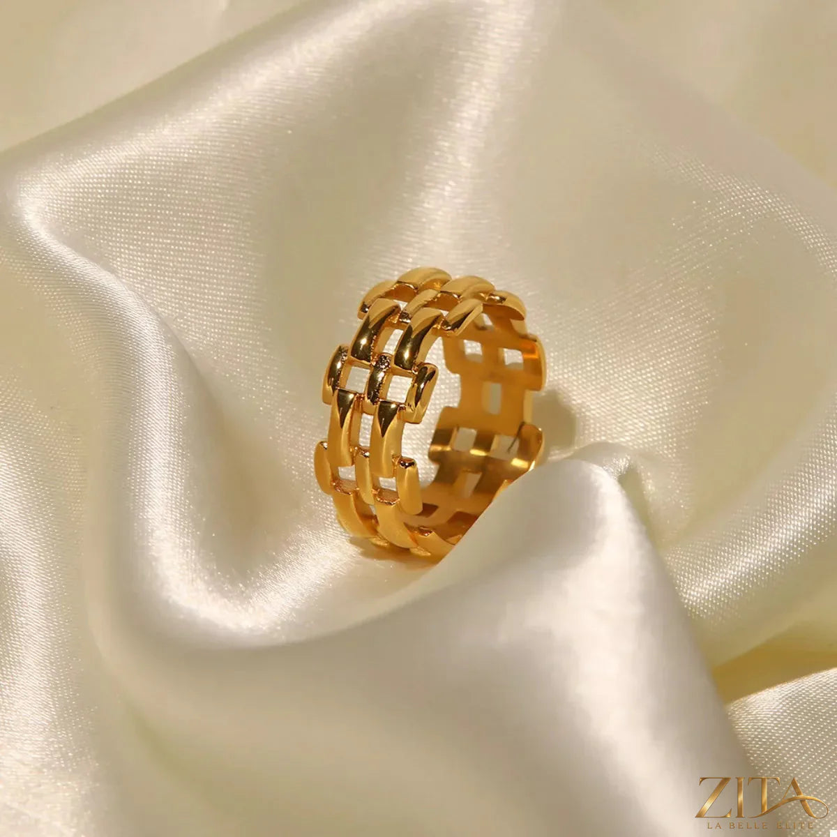 18K gold-plated cutout ring from Zita La Belle Elite featuring a stylish open design and intricate geometric patterns.