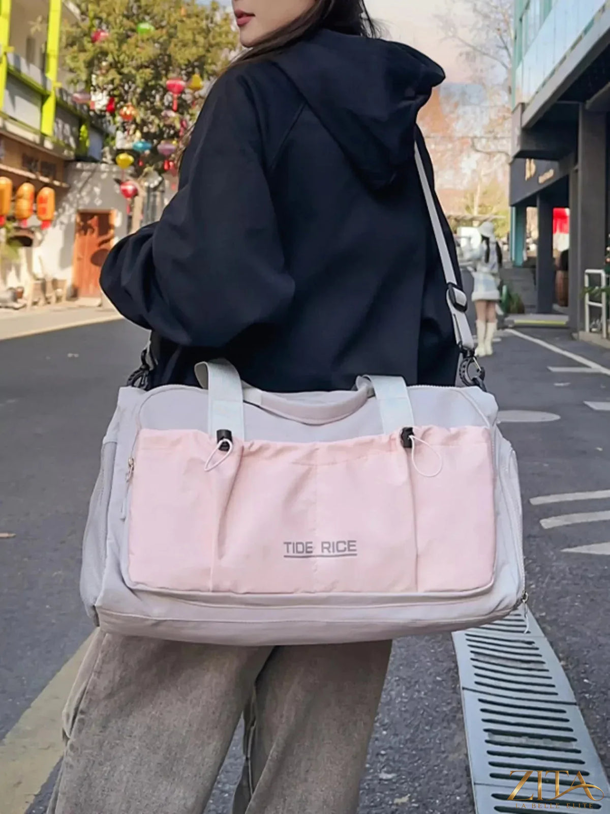 Zita La Belle Elite travel bag with drawstring closure and multiple pockets, shown with spacious compartments and durable fabric.