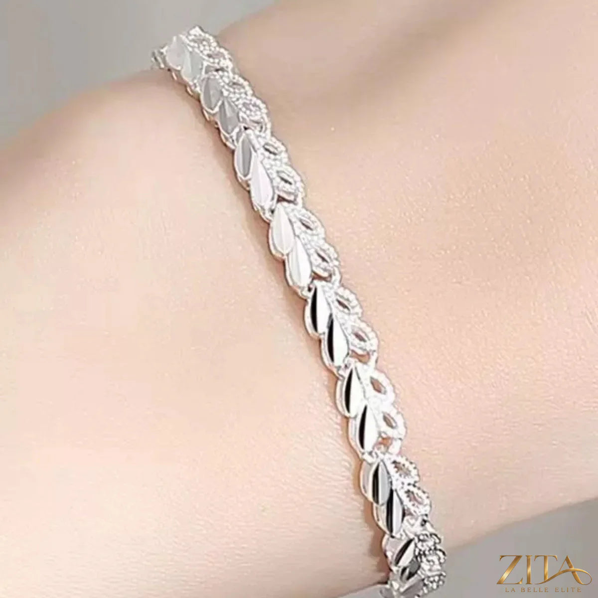 Sterling silver heart link bracelet from Trendsi featuring interconnected heart-shaped links on a delicate chain.