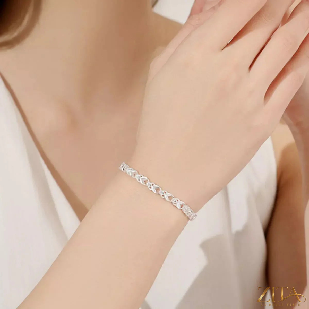 Sterling silver chain bracelet from Trendsi featuring a sleek, minimalist design with interconnected links.
