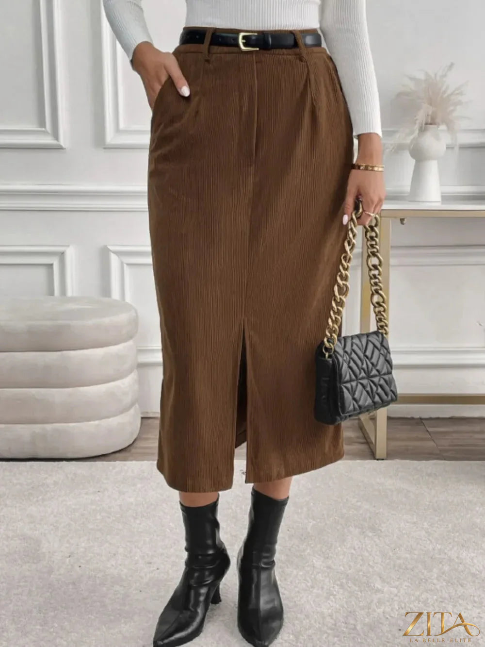 Zita La Belle Elite Perfee slit midi skirt with pockets, stylish black midi skirt with side slit and functional pockets.