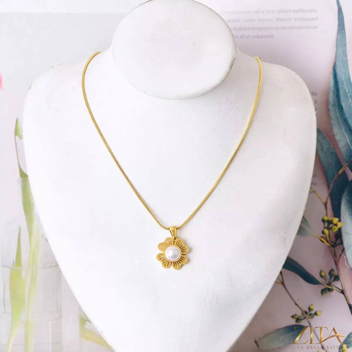 18K gold-plated flower jewelry set featuring a necklace and earrings with intricate floral design, elegant and stylish accessories.