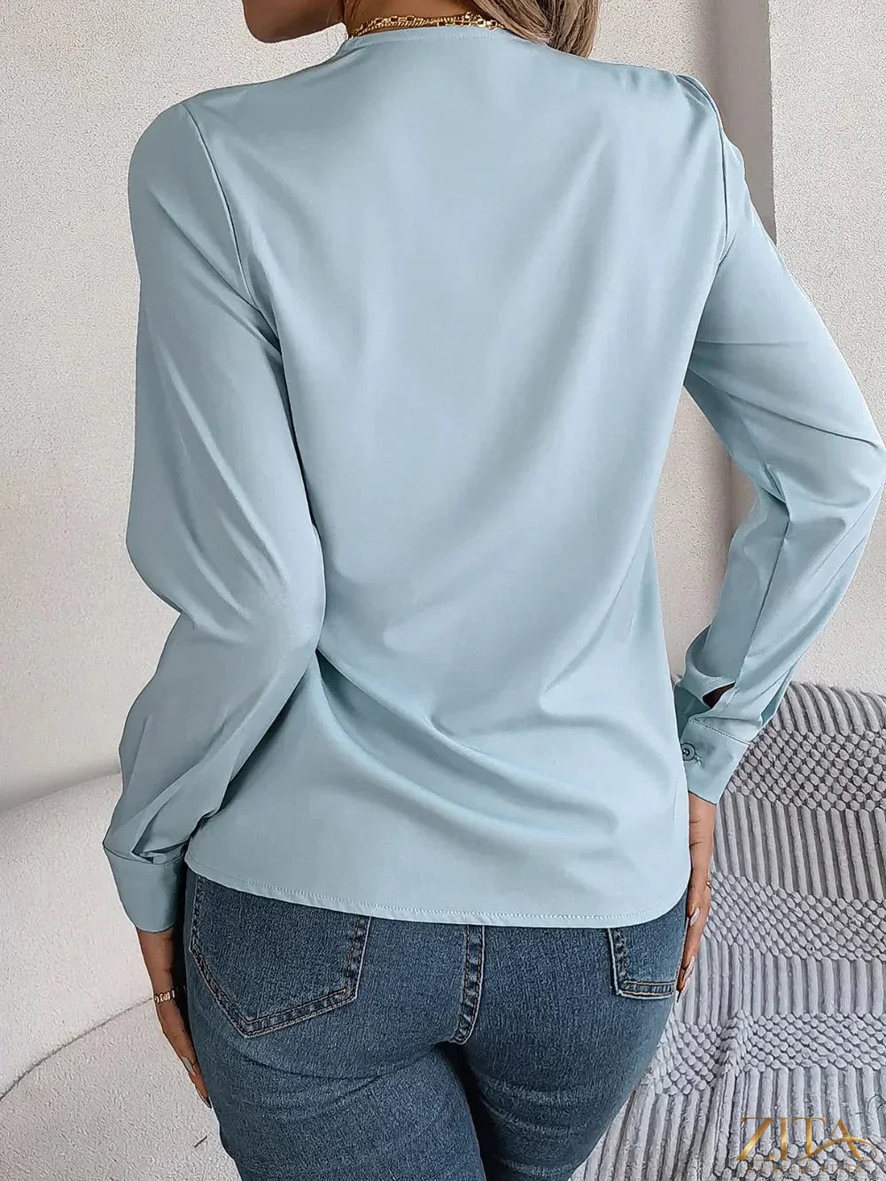 Zita La Belle Elite V-neck long sleeve blouse in soft fabric, featuring a fitted silhouette and elegant design.