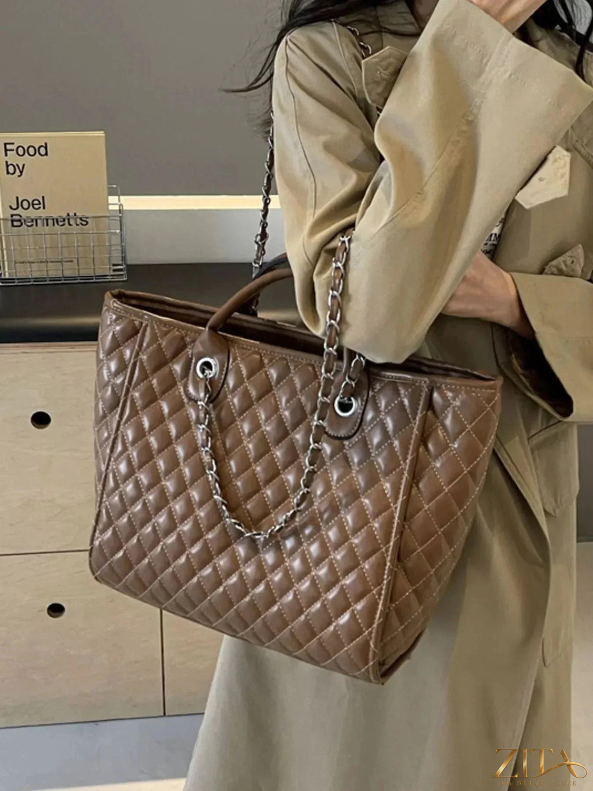 Zita La Belle Elite quilted chain shoulder bag with padded design and gold-tone chain strap, stylish and elegant for everyday use.