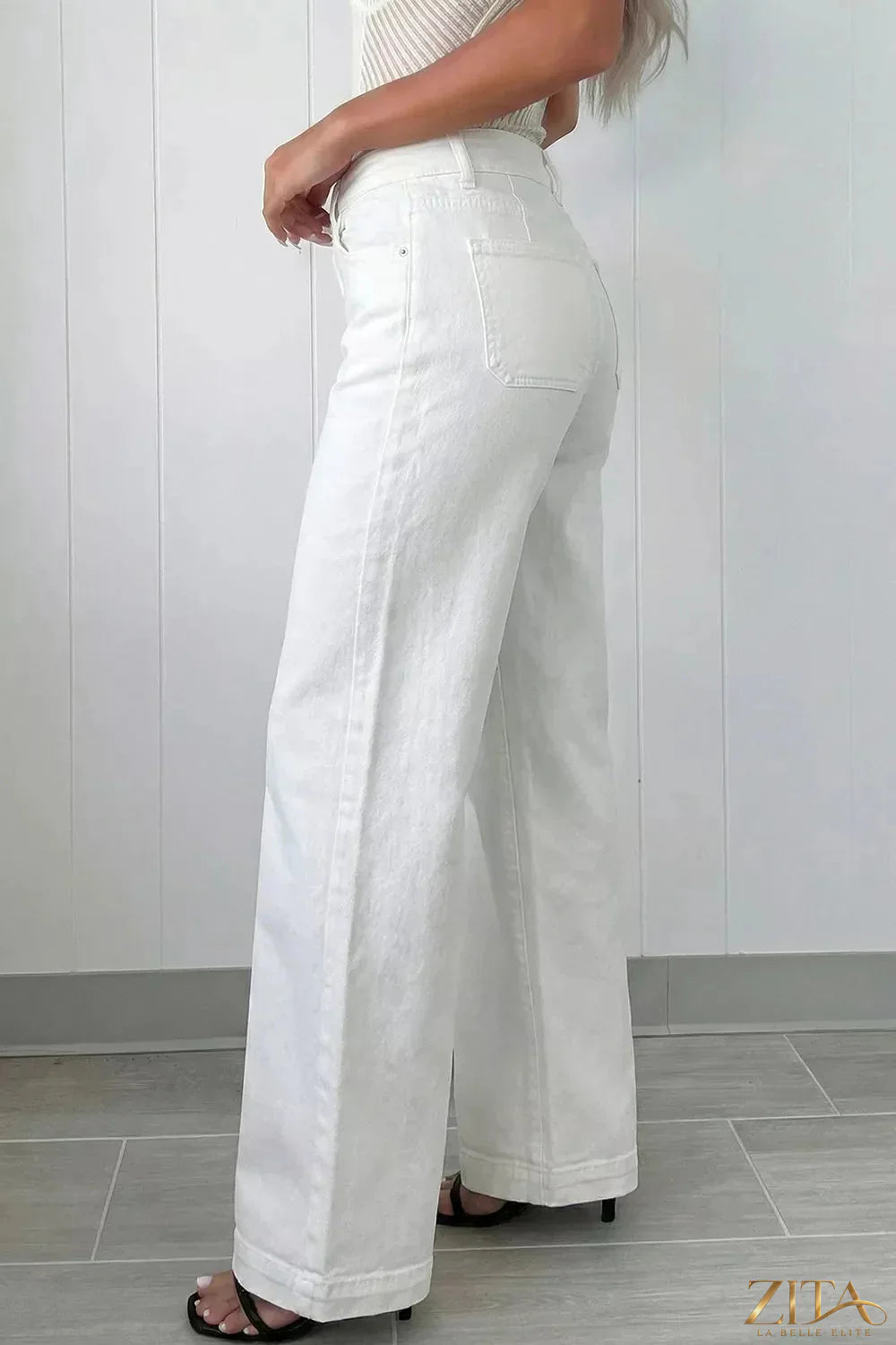Zita La Belle Elite high waist wide leg jeans with 2 buttons, showcasing a trendy, fitted waistband and flowing wide-leg style.