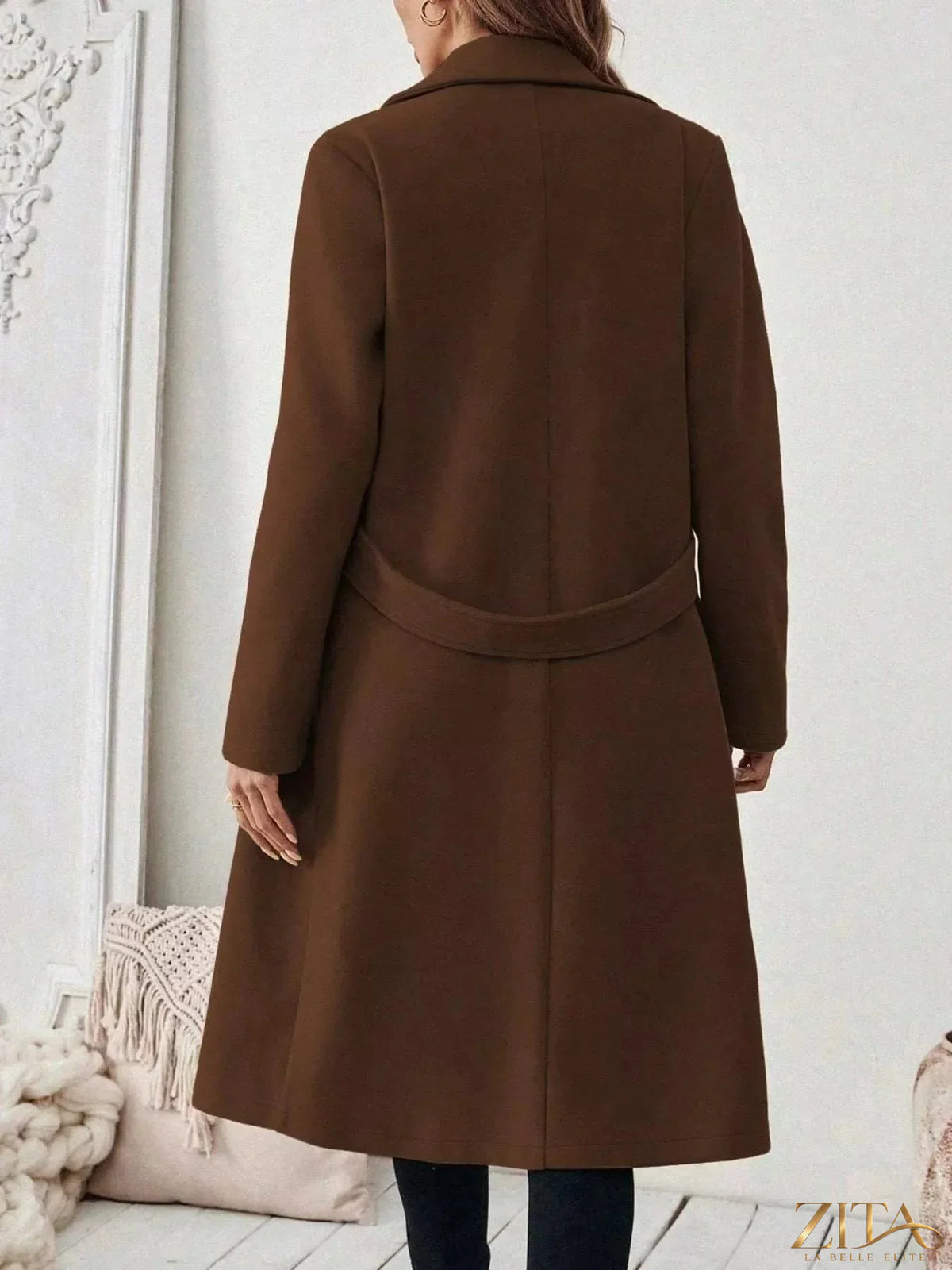 Longline single-button coat by Zita La Belle Elite, showcasing a stylish, tailored design with a sleek collar and button closure.