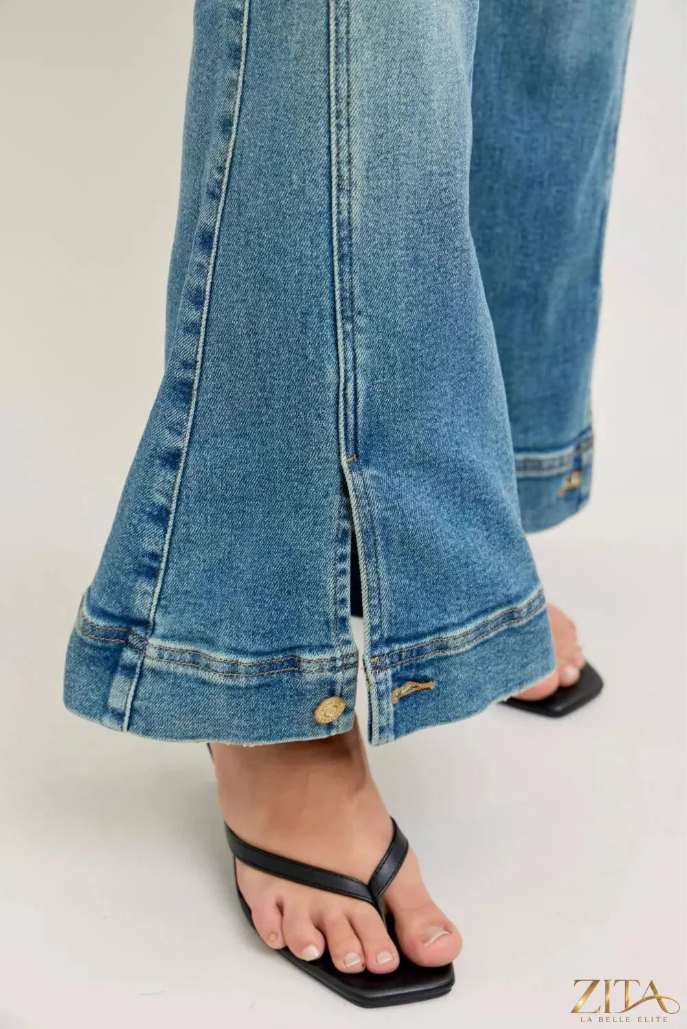 Zita La Belle Elite Judy Blue high waist vintage wash flare jeans with classic five-pocket style and flared leg opening.