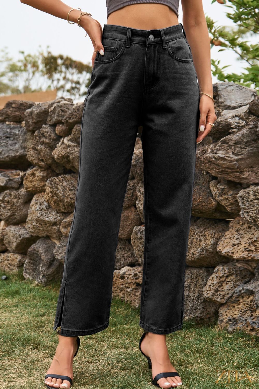 Zita La Belle Elite high waist loose fit ankle slit jeans showing relaxed fit and stylish slit details at the ankles.