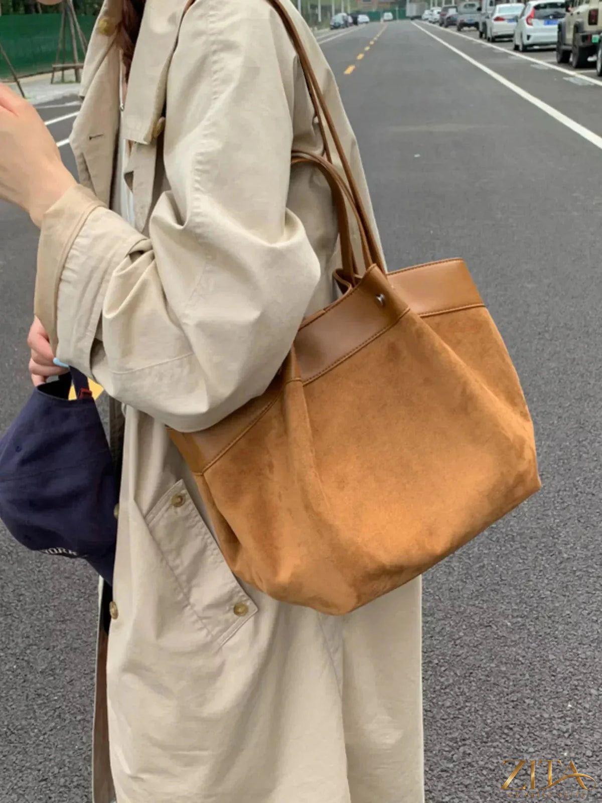 Lightweight classic color tote bag by Zita La Belle Elite, featuring durable fabric and spacious interior for everyday use.