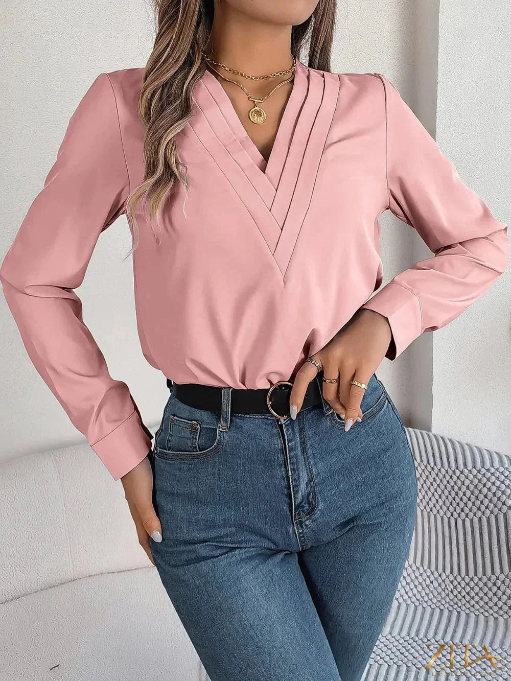 Zita La Belle Elite V-neck long sleeve blouse in soft fabric, featuring a relaxed fit and elegant design.