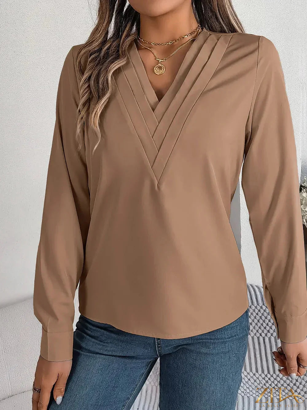 Zita La Belle Elite V-neck long sleeve blouse in a soft fabric, featuring a fitted silhouette and elegant design.