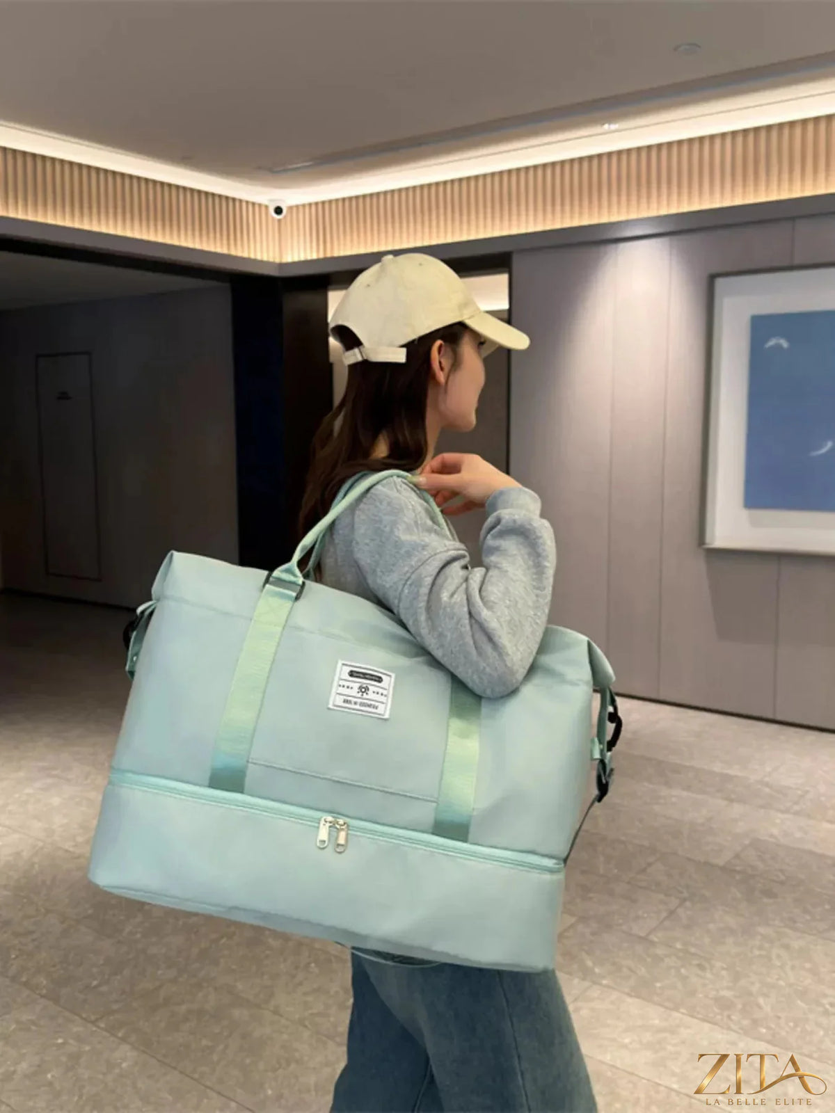 Zita La Belle Elite lightweight Oxford cloth travel bag with sturdy handles and spacious main compartment, ideal for travel.