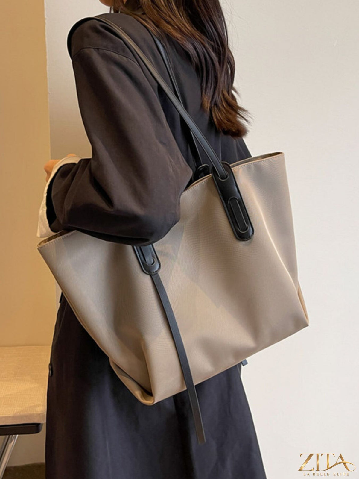 Large capacity tote bag by Zita La Belle Elite with sturdy handles and spacious interior, ideal for everyday use.