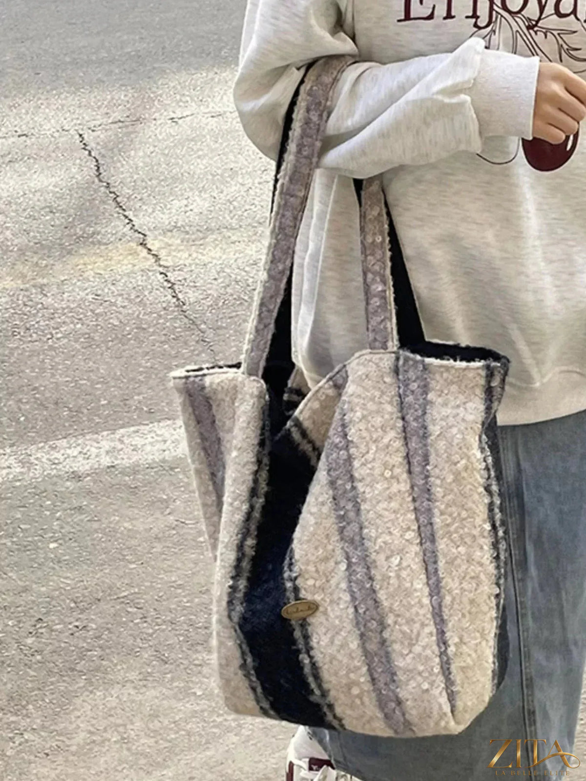 Zita La Belle Elite lightweight tote bag made of durable fabric, with handles and spacious interior for daily essentials.
