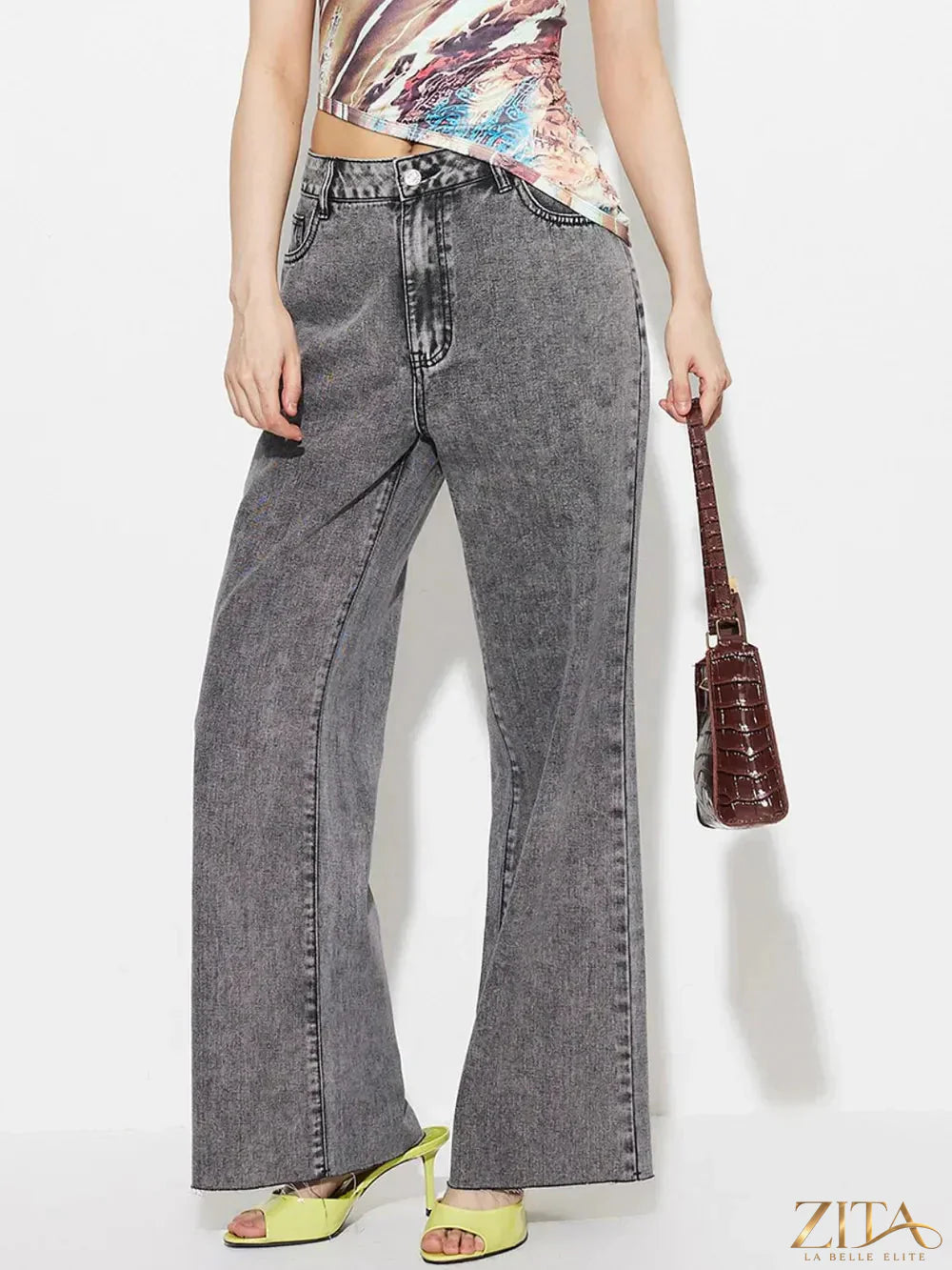 Zita La Belle Elite high waist bootcut jeans with front and back pockets, showcasing a stylish denim fit and classic pocket details.