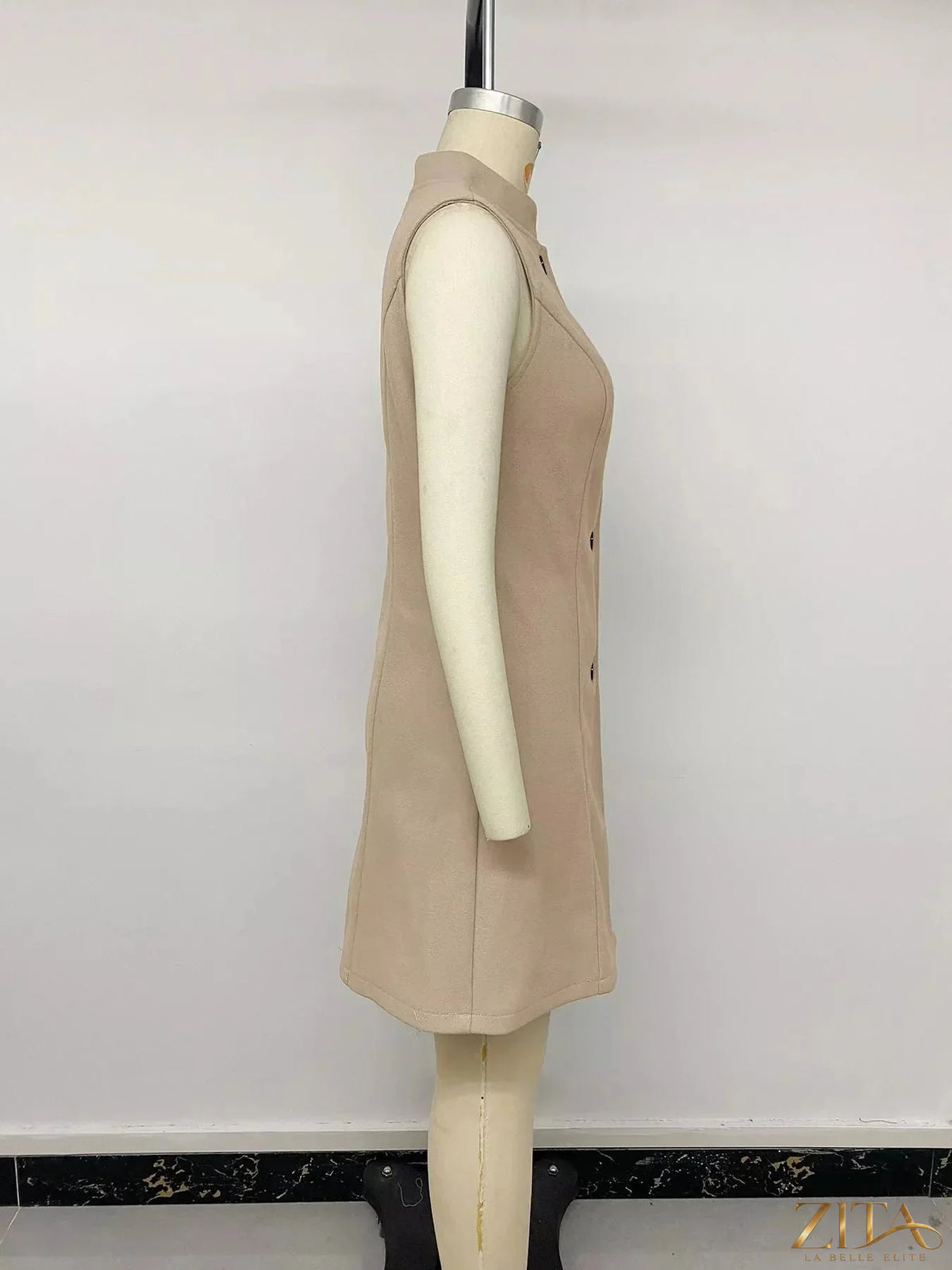 Zita La Belle Elite elegant button-down vest coat in soft fabric, featuring a tailored fit and classic collar design.