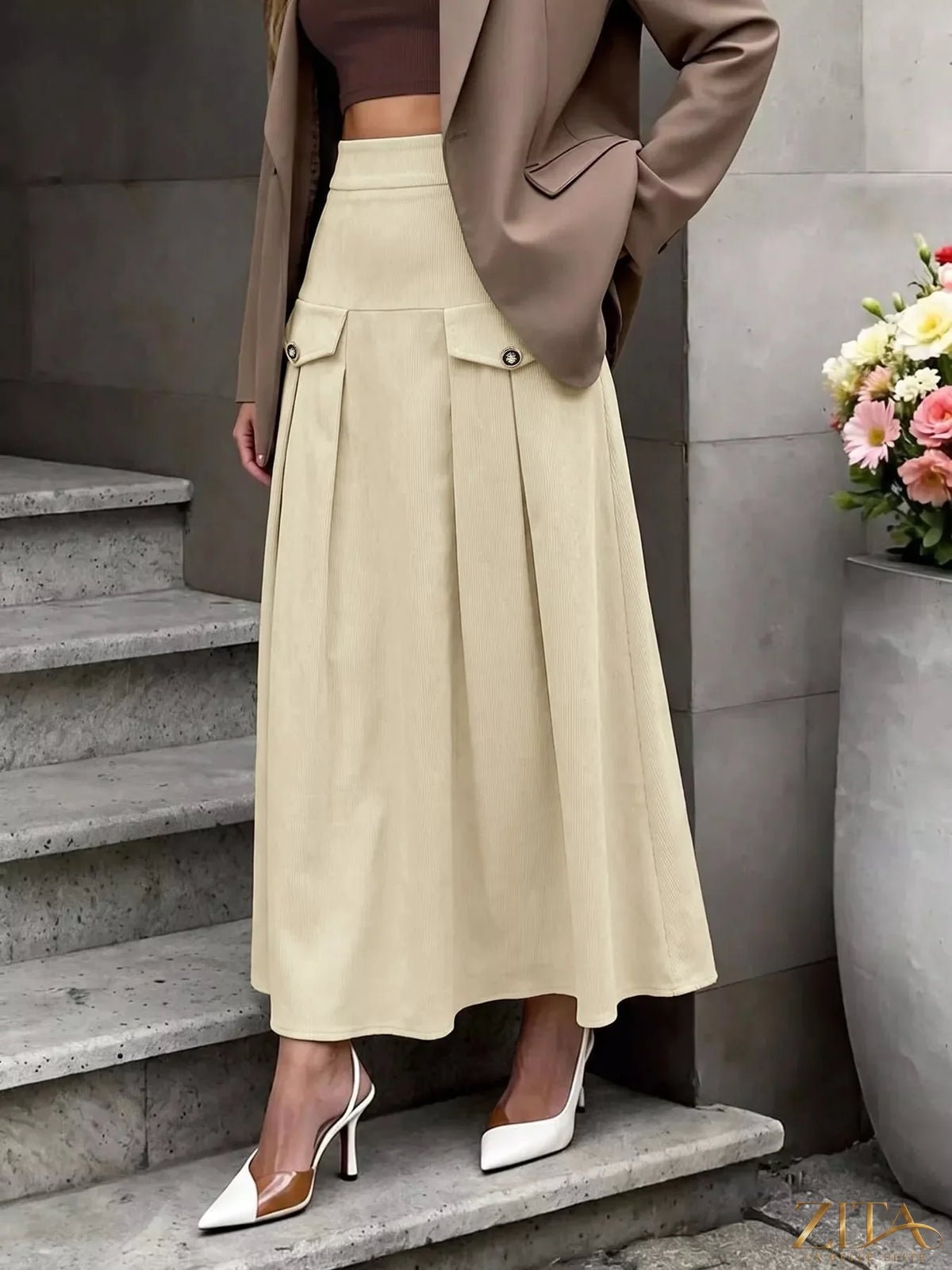Zita La Belle Elite high waist pleated midi skirt in flowing fabric, black color, styled with a modern, elegant look