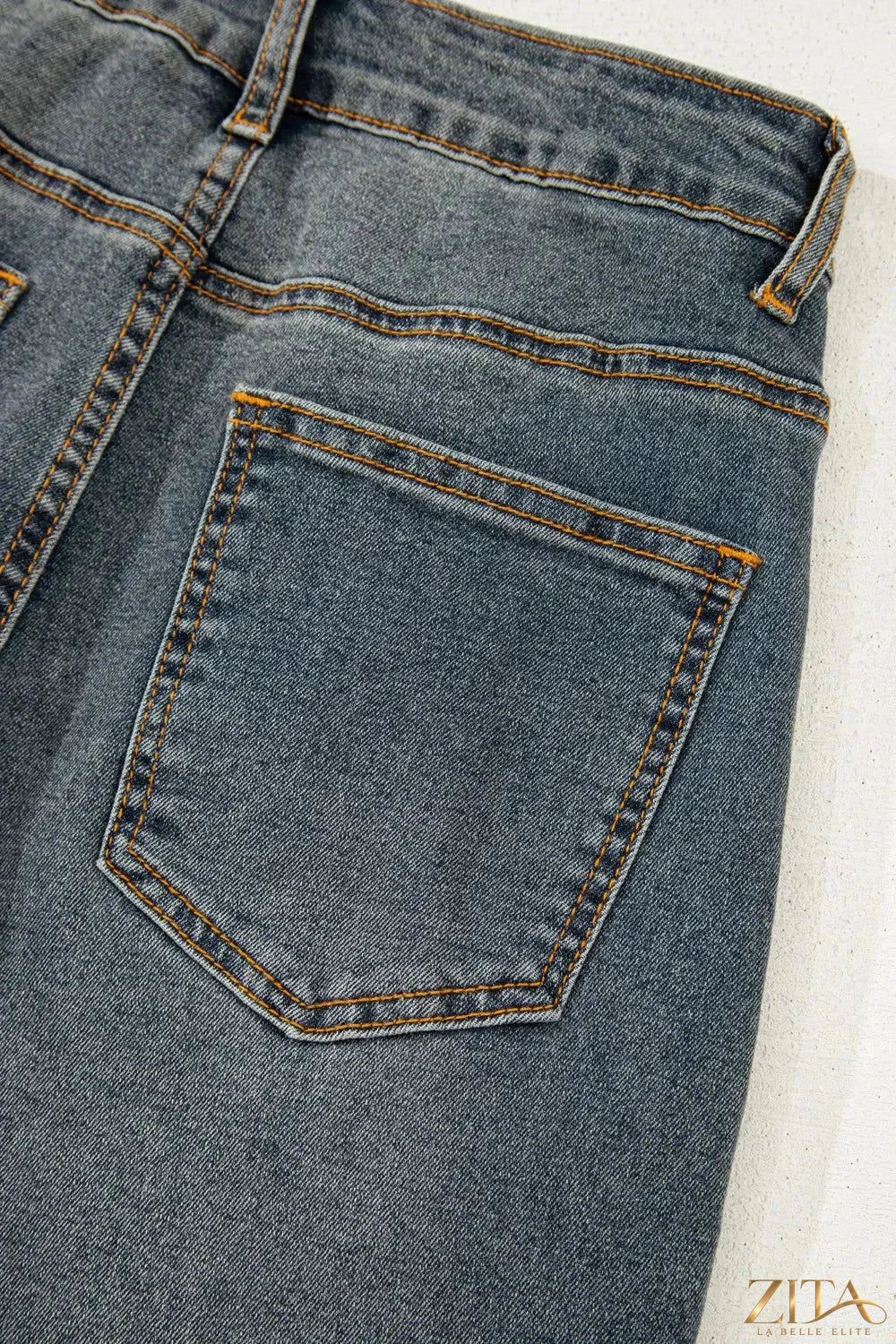 Zita La Belle Elite loose straight high waist jeans with exposed stitching, showcasing a casual denim style and classic fit.