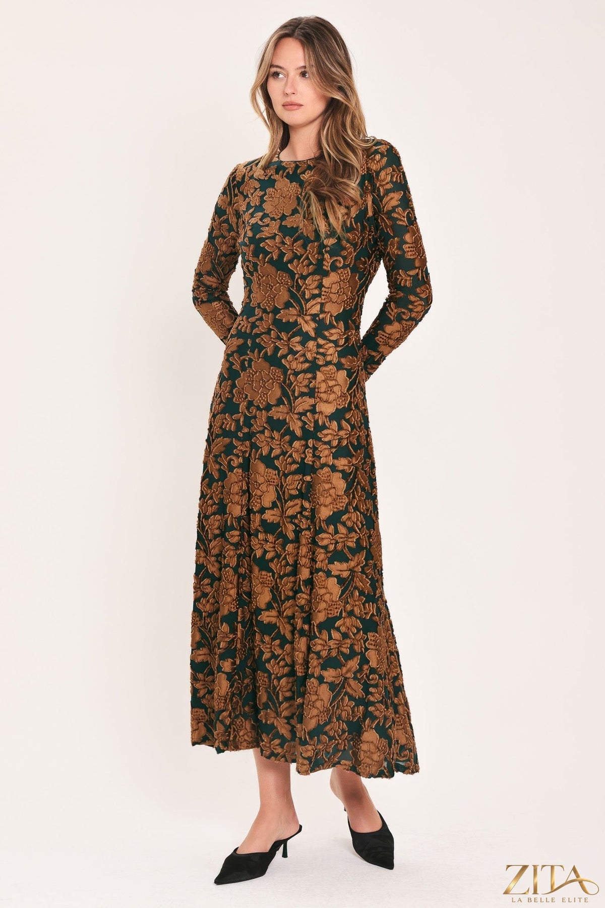 Emerald green burnout velvet maxi dress by Zita La Belle Elite, featuring a flowing silhouette and elegant design.