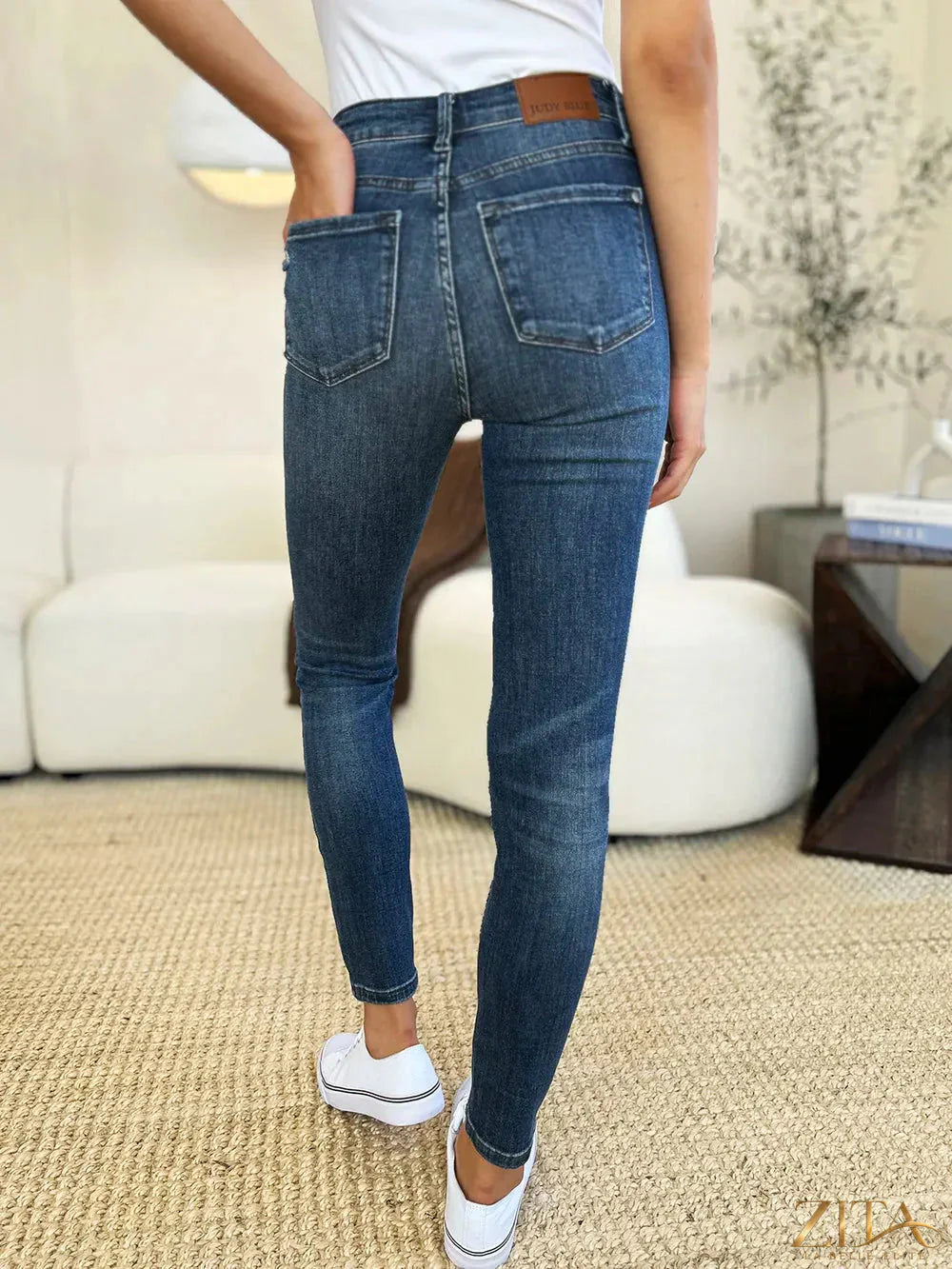 Zita La Belle Elite Judy Blue full-size mid-waist distressed slim jeans with ripped detailing and a classic denim fit.