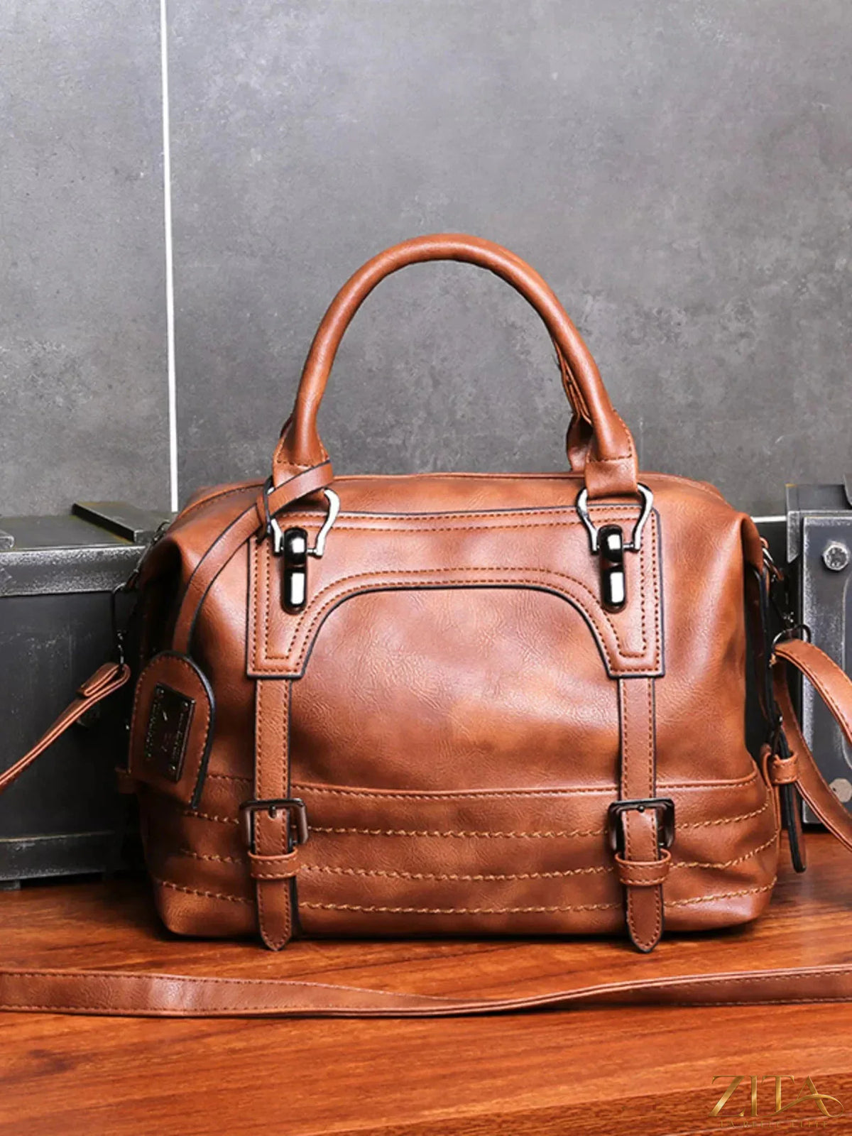 Vintage style Zita La Belle Elite handbag with buckle decor, featuring a classic design and elegant craftsmanship.