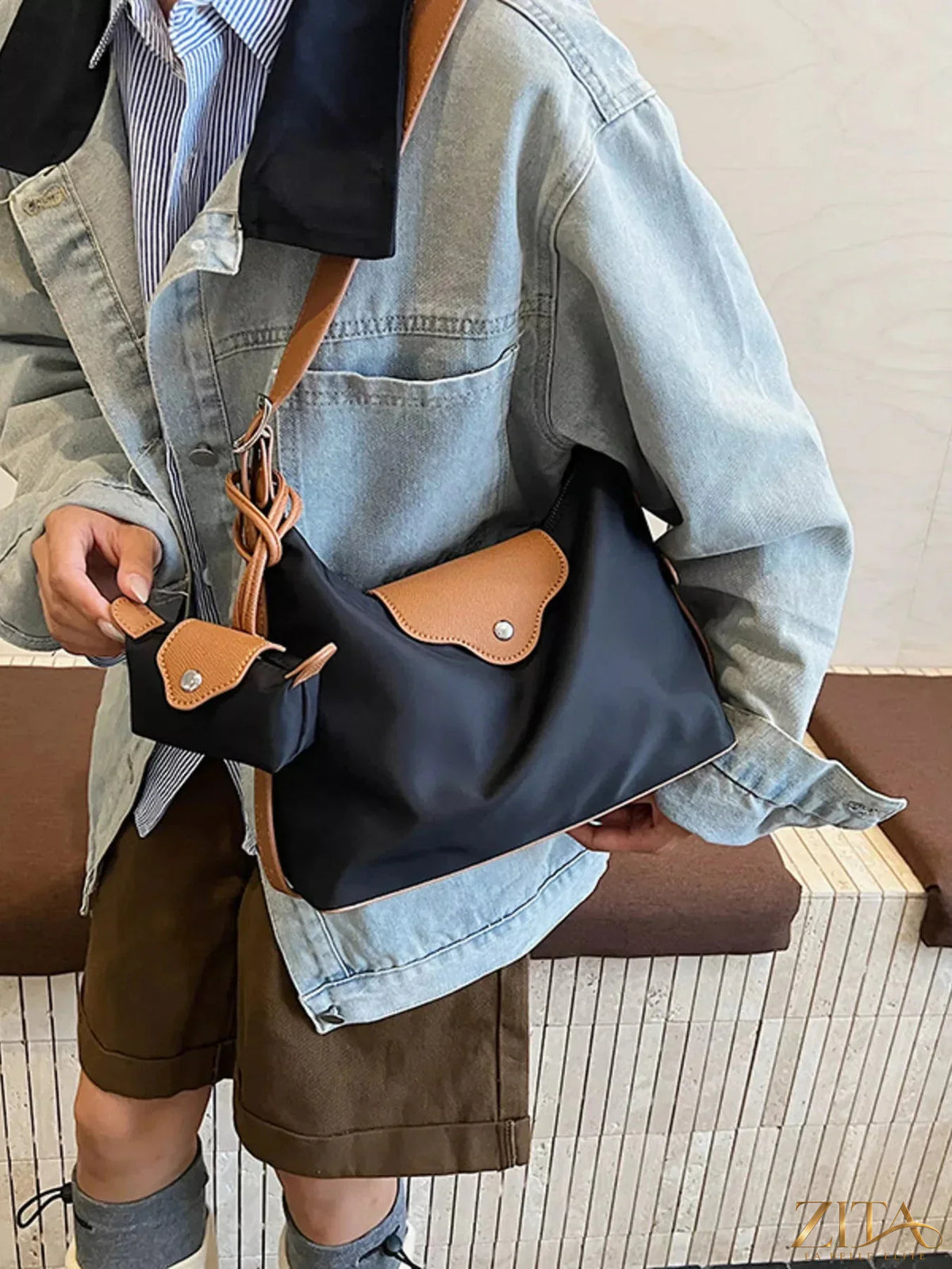 Zita La Belle Elite hobo crossbody bag with coin purse, featuring a stylish leather design and adjustable strap.