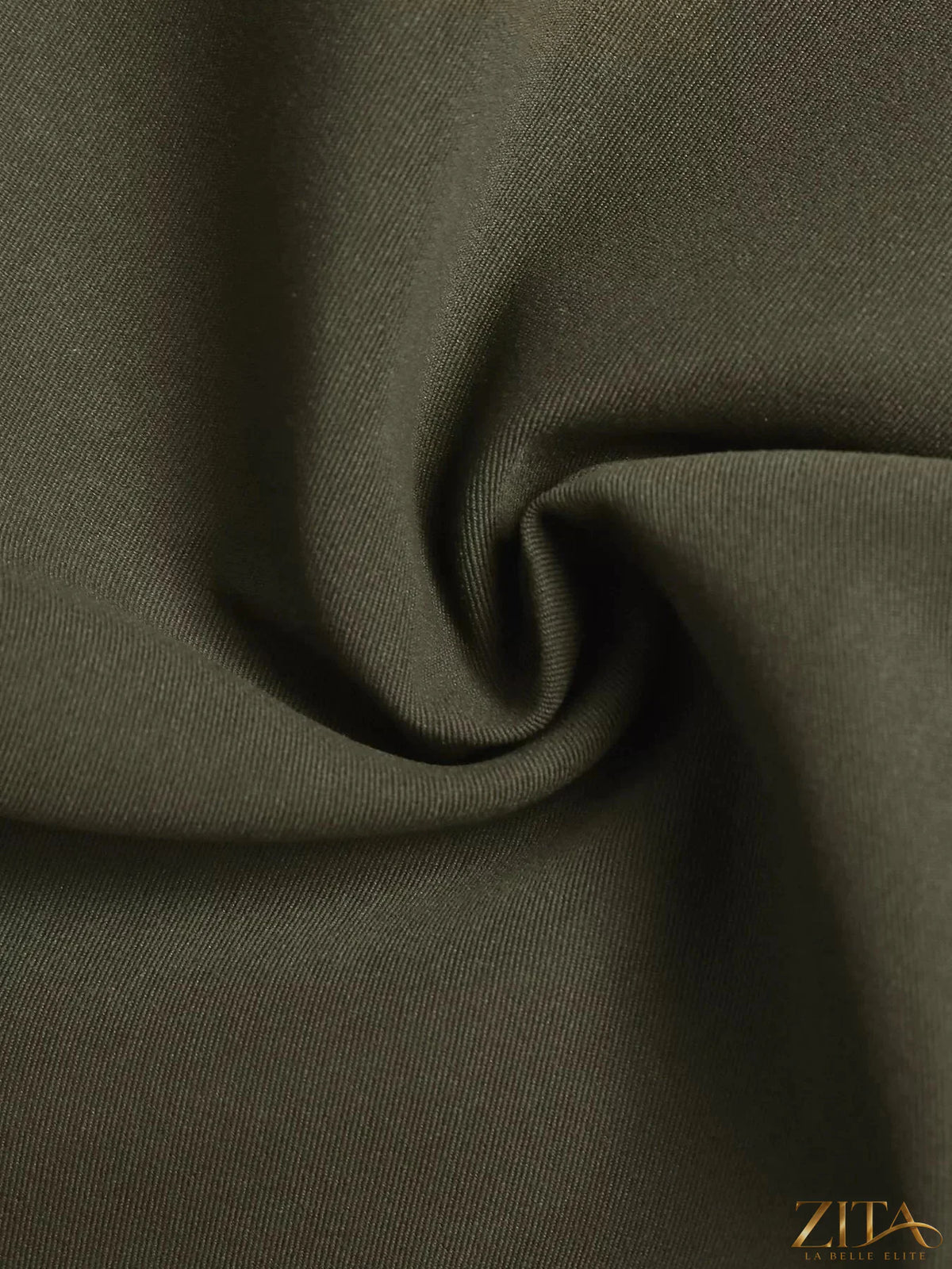 Zita La Belle Elite contrast collar button-up coat featuring a stylish design with a prominent collar and button closure.