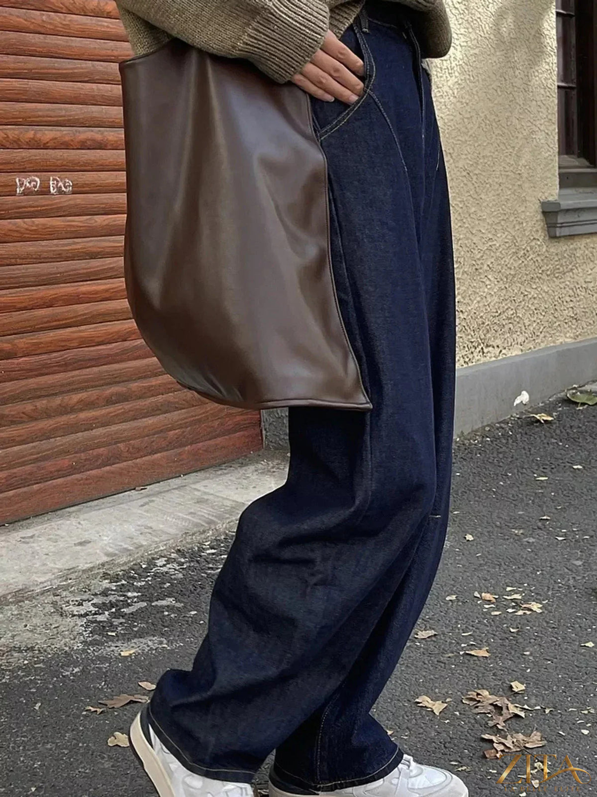 Zita La Belle Elite wide-leg barrel jeans in denim, featuring a relaxed fit and classic five-pocket design.