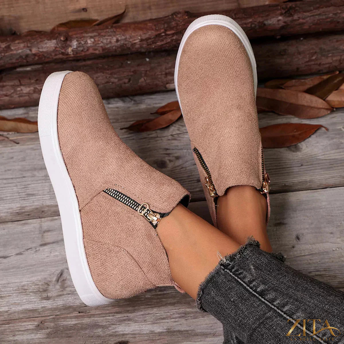 Zita La Belle Elite side zipper flat sneakers in black with sleek design and comfortable flat soles.