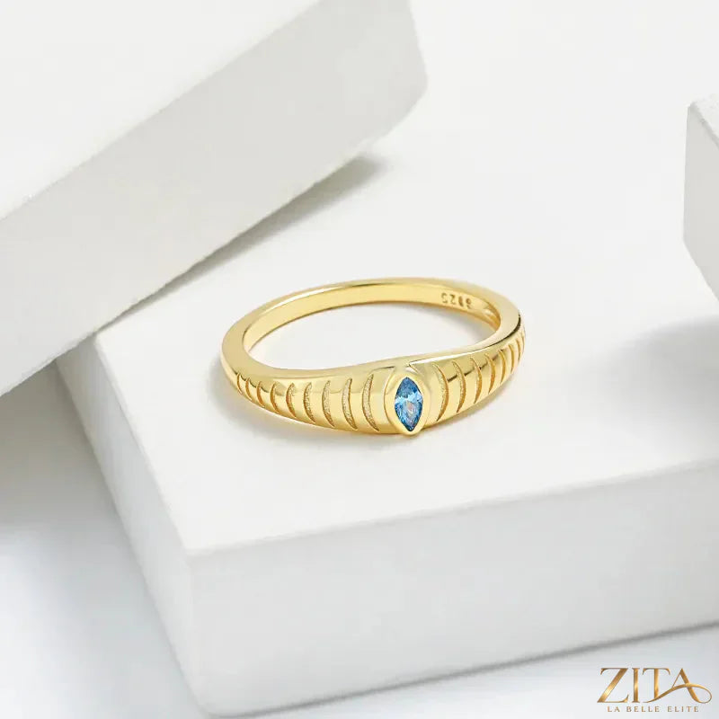 925 sterling silver ring with inlaid zircon stones from Zita La Belle Elite, showcasing a detailed, elegant jewelry design.