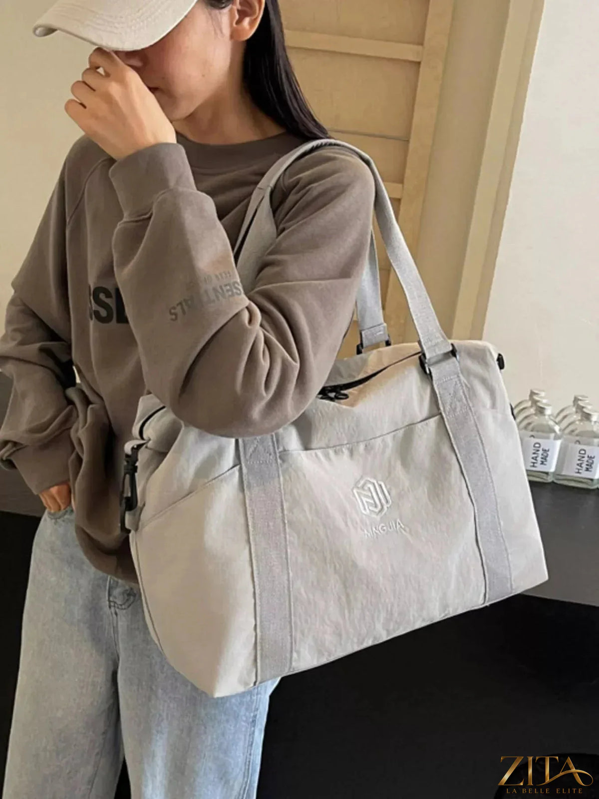 Zita La Belle Elite lightweight Oxford cloth travel duffel bag with handles and zipper closure, ideal for weekend trips.