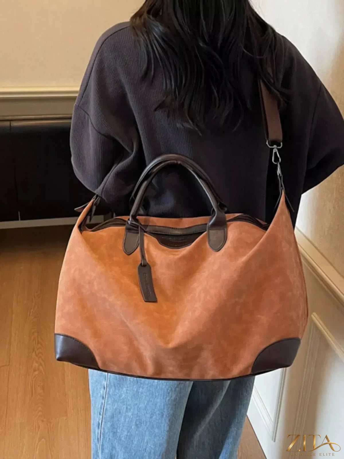 Vintage large capacity travel bag by Zita La Belle Elite, featuring sturdy leather construction and spacious interior for travel essentials.