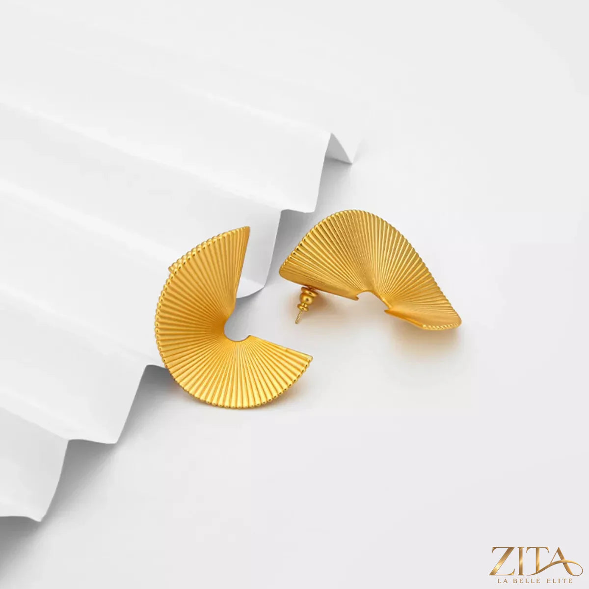 Fan-shaped earrings with 18K gold-plated copper, stylish and elegant jewelry accessory from Trendsi.