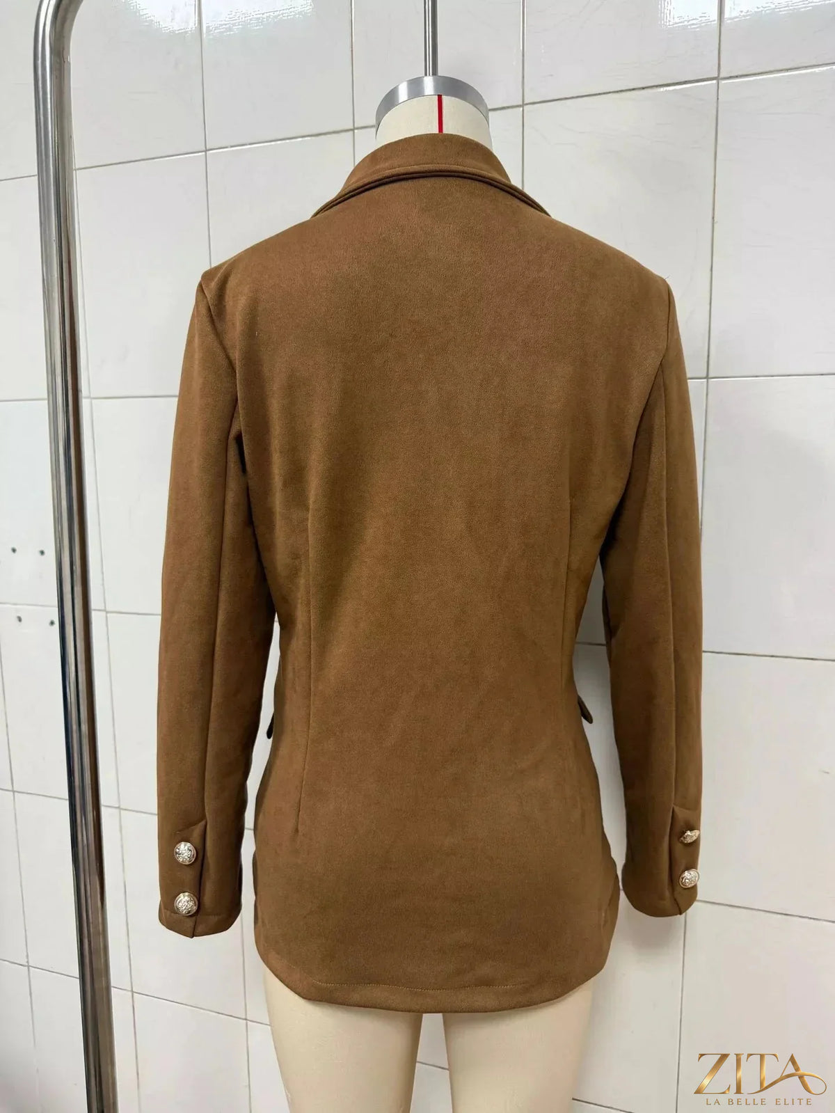 Zita La Belle Elite single-breasted blazer with lapel collar, tailored fit, in classic dark color, displayed on a hanger.