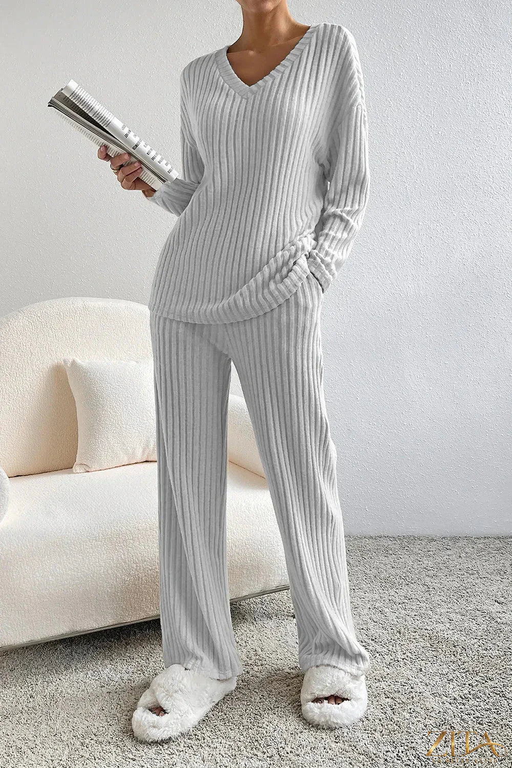 Zita La Belle Elite ribbed V-neck top and matching lounge pants set, cozy and stylish for relaxed wear.