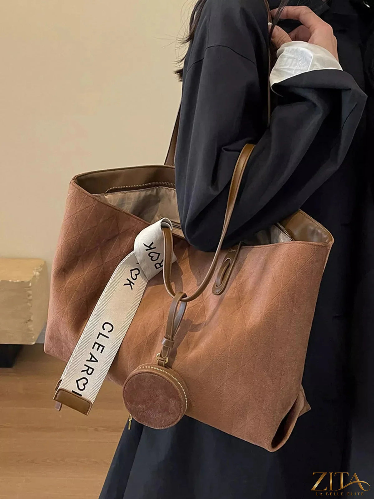 Large capacity tote bag with matching coin purse by Zita La Belle Elite, featuring spacious interior and stylish design.