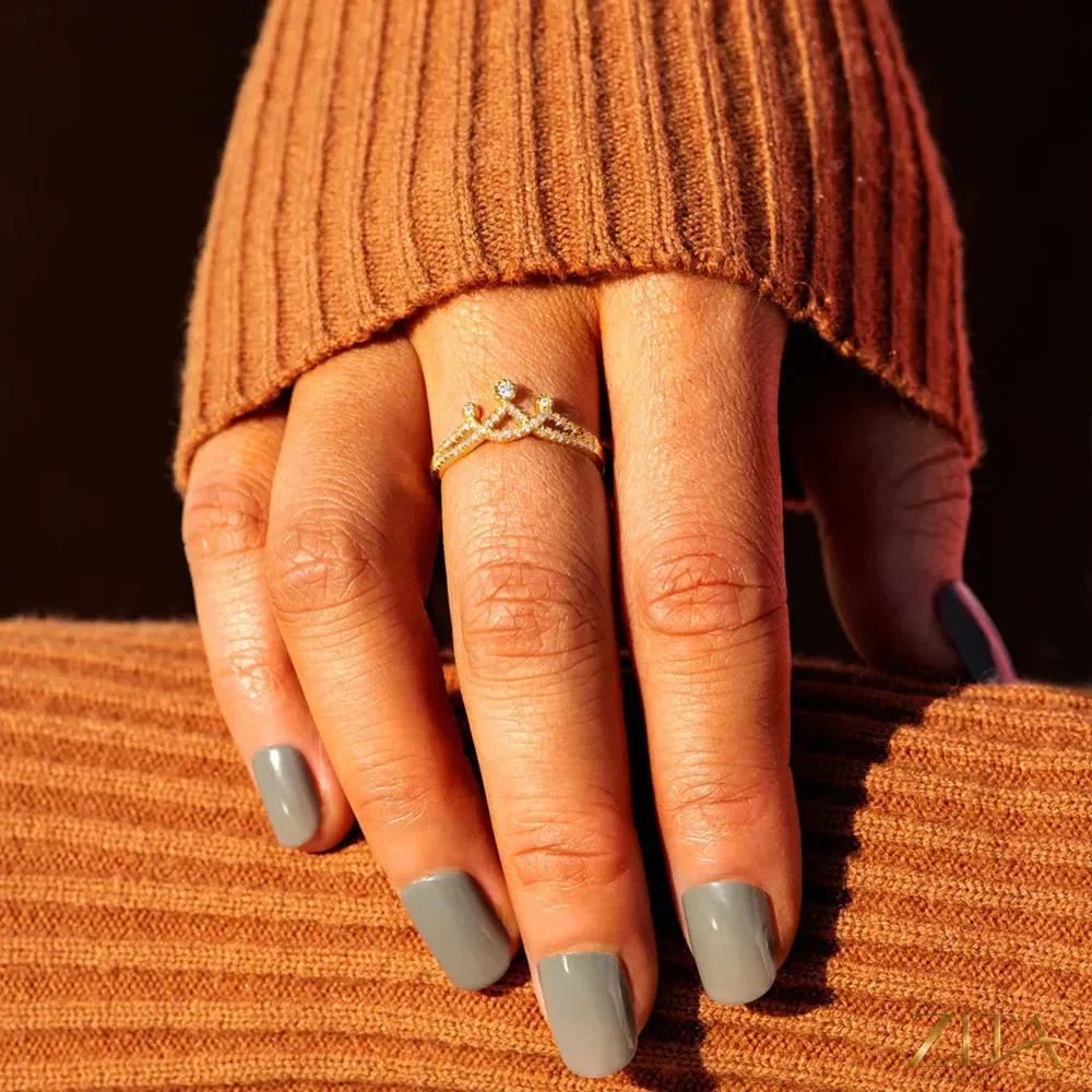 Sterling silver crown-shaped ring with inlaid zircon stones, designed by Zita La Belle Elite in elegant jewelry style