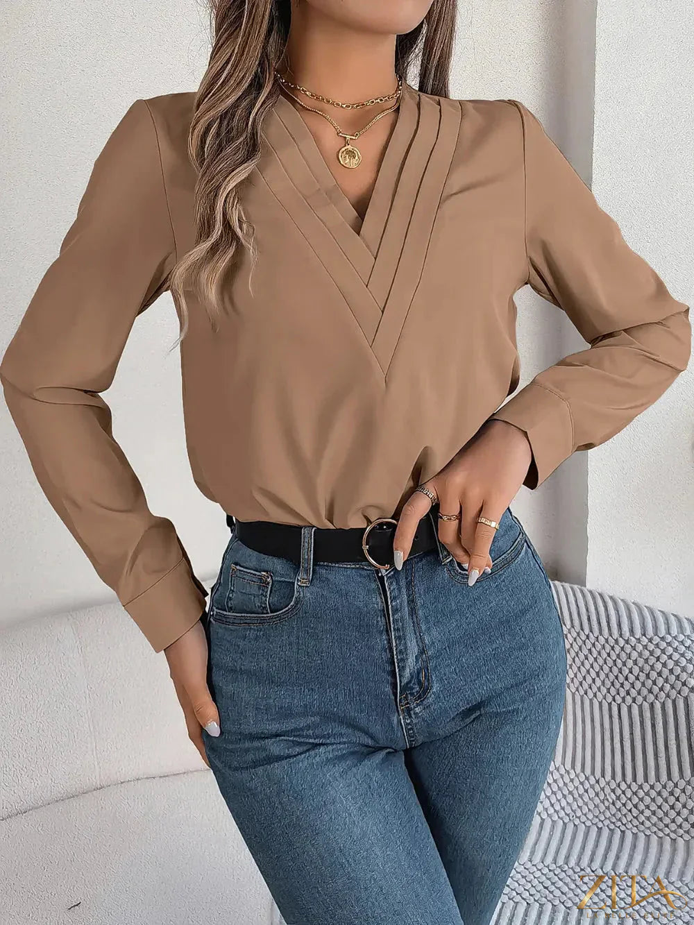 Zita La Belle Elite V-neck long sleeve blouse in soft fabric, featuring a relaxed fit and classic design.