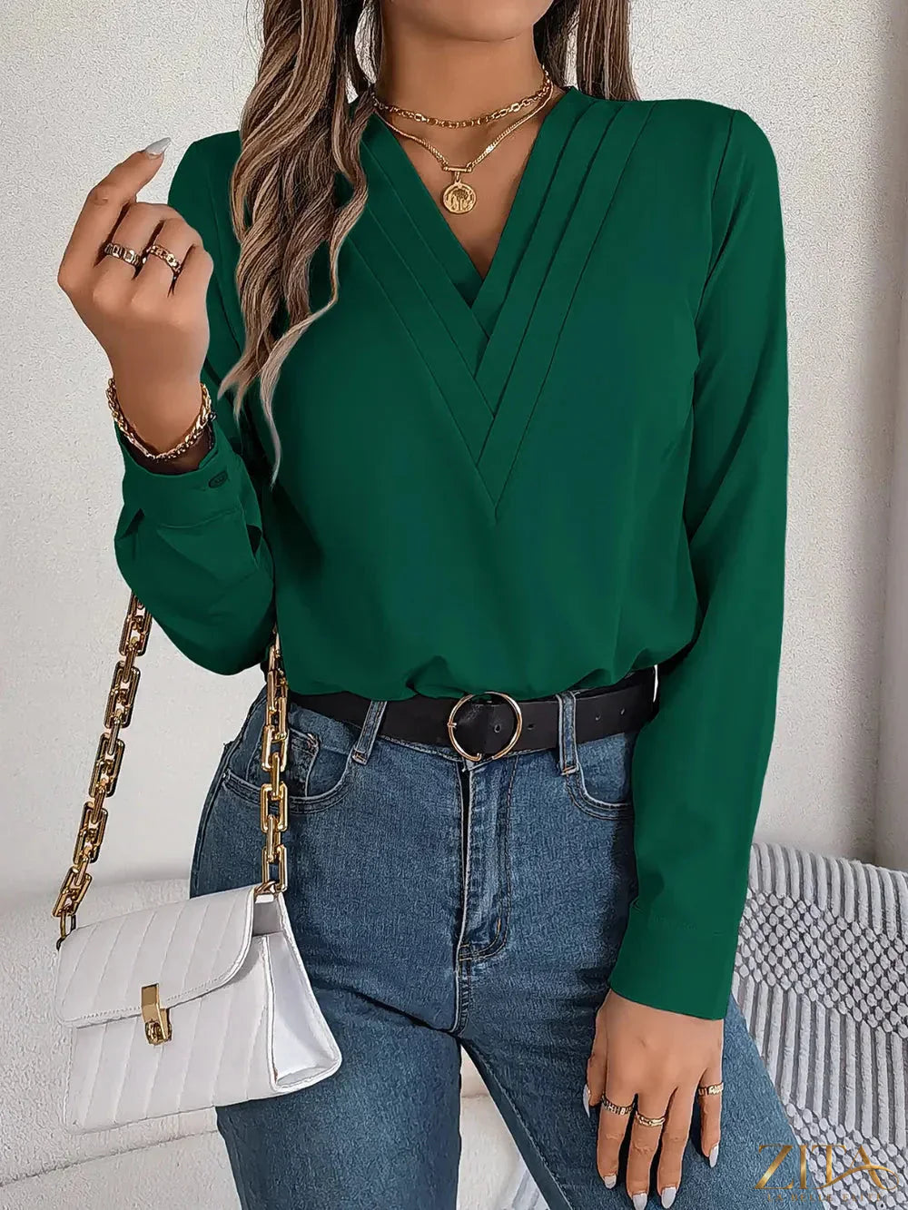 Zita La Belle Elite V-neck long sleeve blouse in soft fabric, featuring a stylish V-neck and elegant long sleeves.