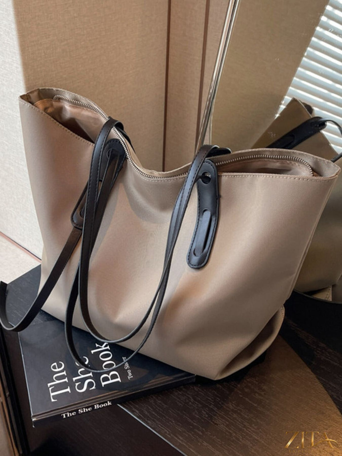 Large capacity tote bag by Zita La Belle Elite, stylish and spacious for everyday use, with sturdy handles and modern design.
