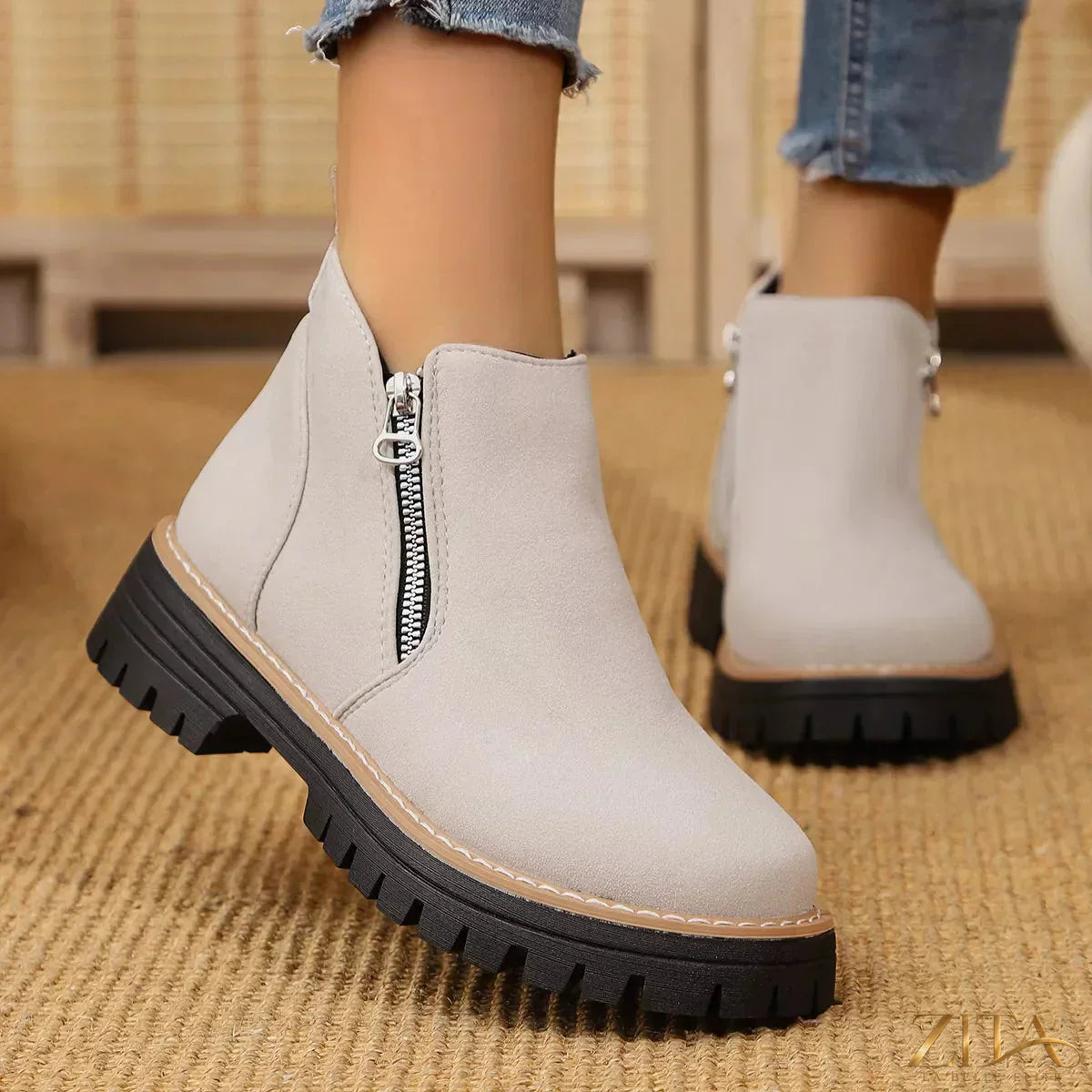 Zita La Belle Elite ankle boots with zipper accent, featuring a sleek design and stylish ankle height.