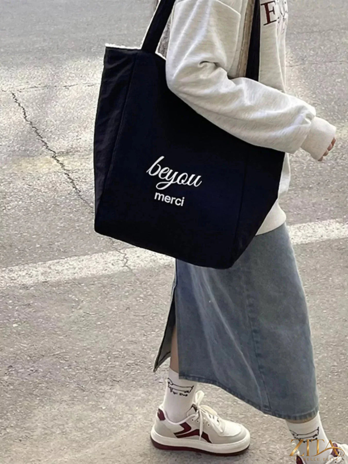 Lightweight tote bag by Zita La Belle Elite with sturdy handles and spacious interior for everyday carrying.