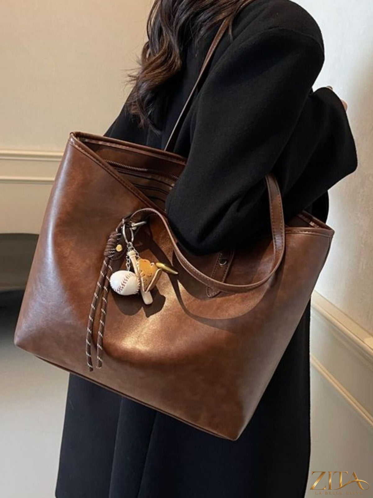 Vintage leather tote bag by Zita La Belle Elite, featuring a classic design with sturdy handles and elegant craftsmanship.