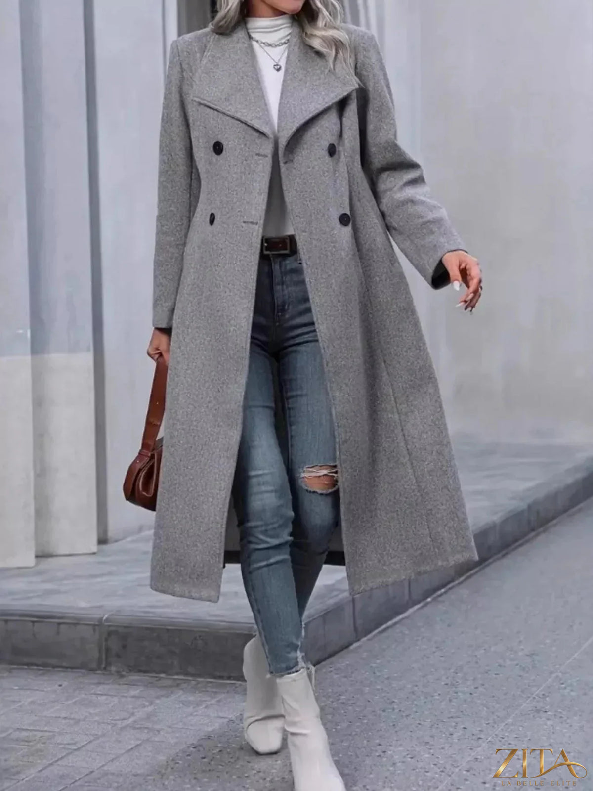 Zita La Belle Elite double-breasted longline overcoat in dark fabric, featuring wide lapels and a tailored fit.