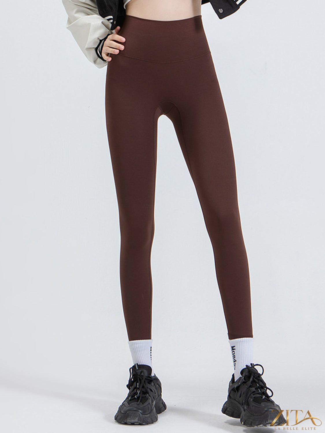 Zita La Belle Elite wide waistband sports leggings showing a close-up of black stretchy fabric and comfortable fit