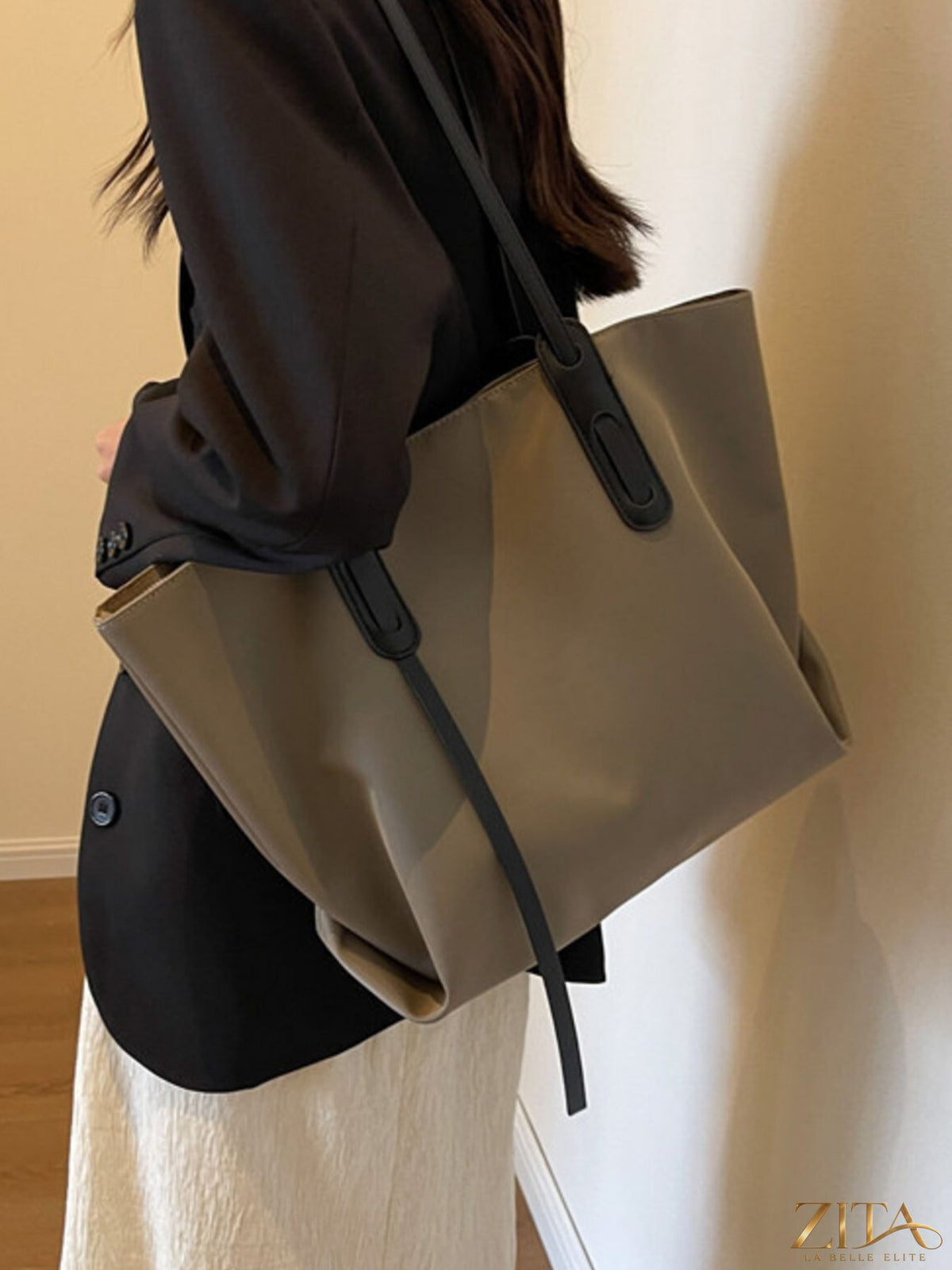 Large capacity tote bag by Zita La Belle Elite, showing spacious interior and durable fabric in a natural outdoor setting.