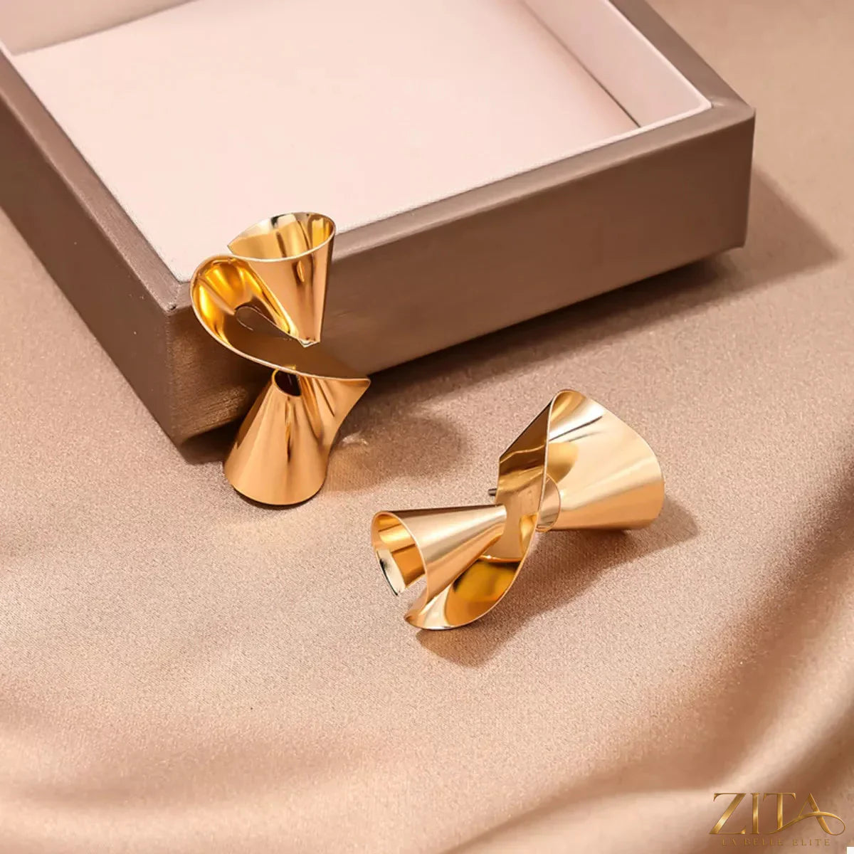 18K gold-plated twist earrings by Zita La Belle Elite, featuring sleek, modern design with a polished finish.