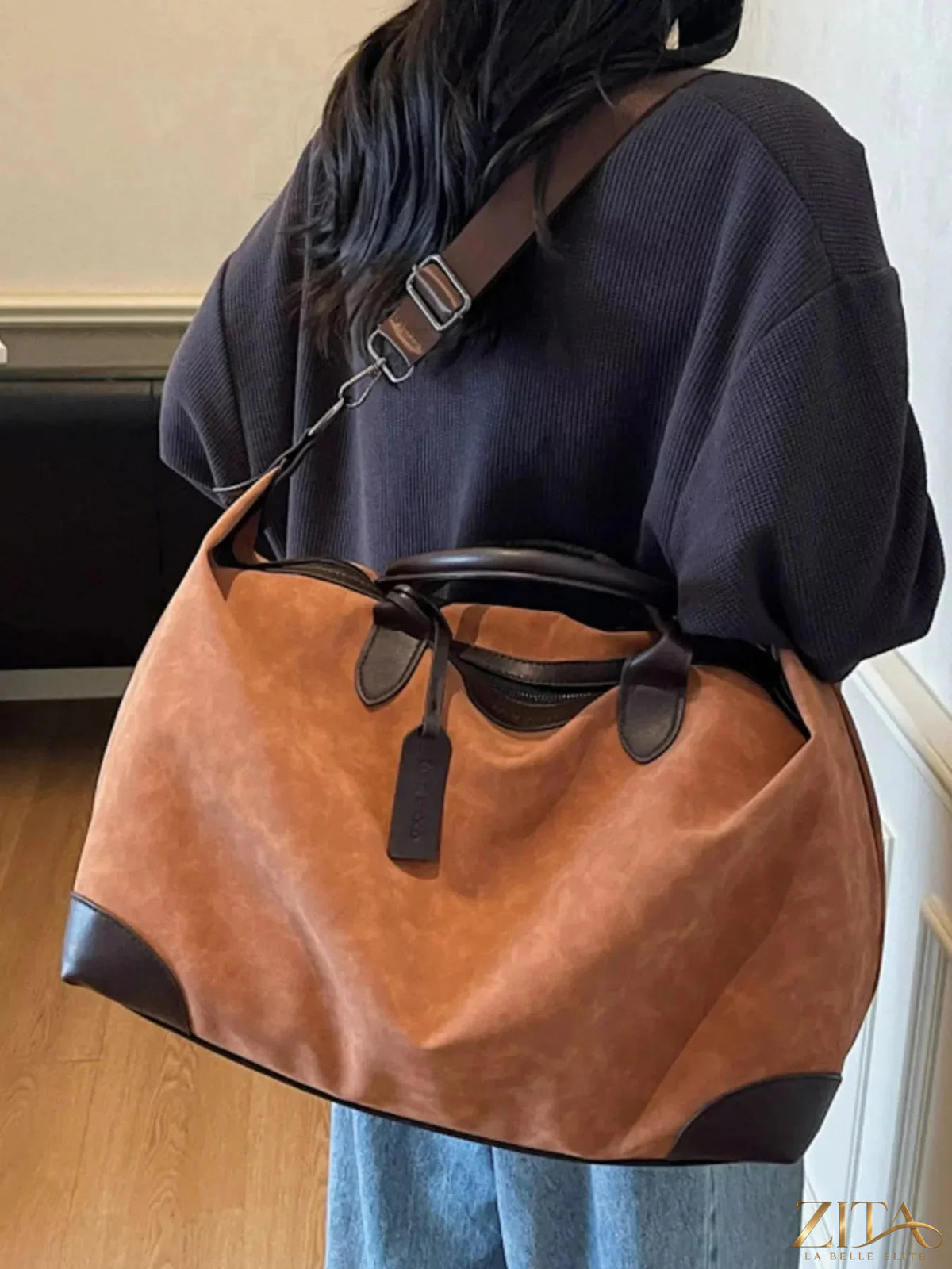 Vintage large capacity travel bag by Zita La Belle Elite with leather handles and spacious interior for travel essentials.