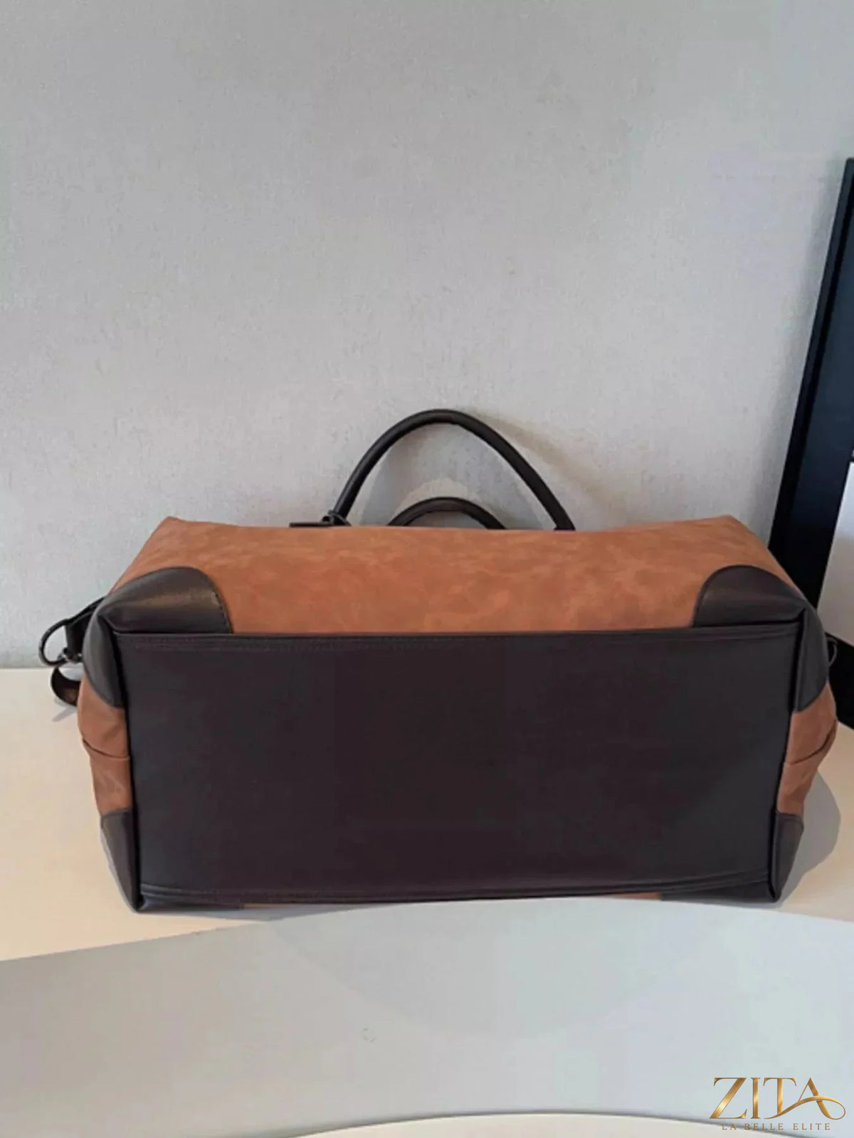 Vintage large capacity travel bag by Zita La Belle Elite with sturdy handles and spacious interior for travel essentials.