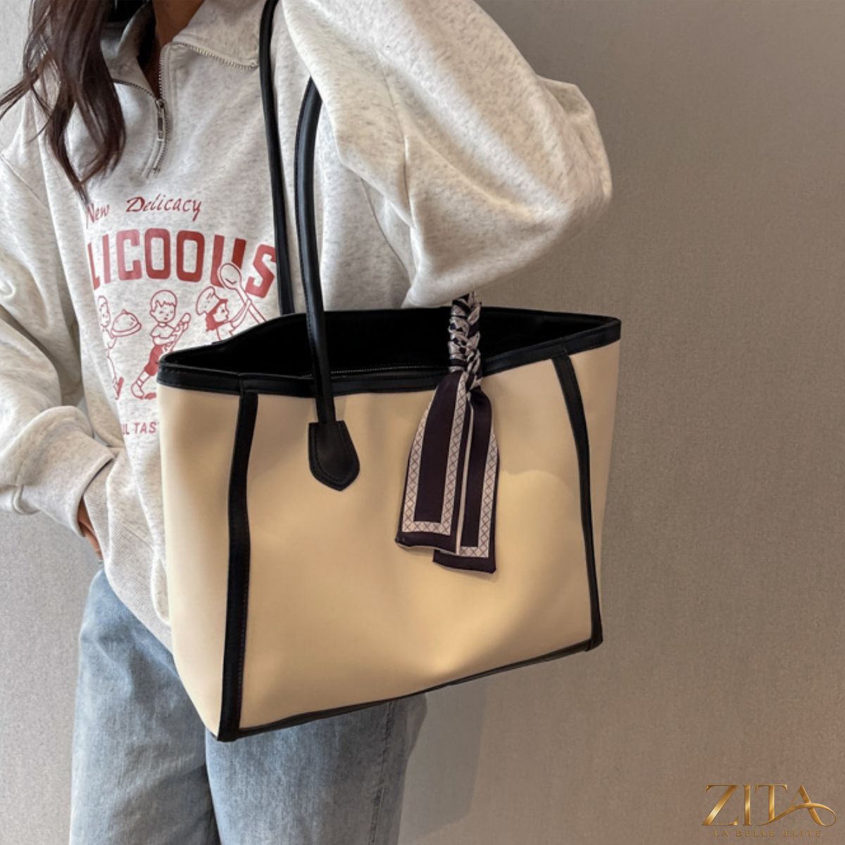 Contrast tote bag by Zita La Belle Elite with black and white design, featuring sturdy handles and spacious interior.